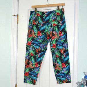 Intro Love The Fit Tropical Capri Leggings Medium